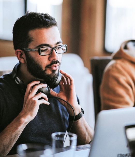 Banner Curve Image (5)