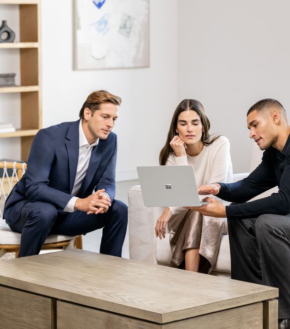 SUR25 COMMR Laptop 13inch Snapdragon Platinum Collab 02