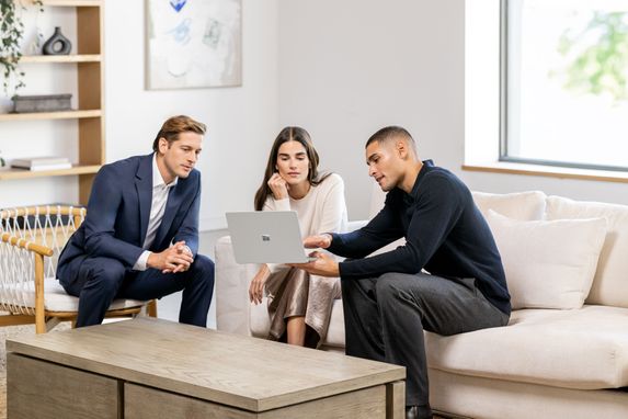 SUR25 COMMR Laptop 13inch Snapdragon Platinum Collab 02