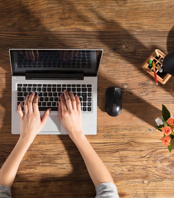 photo 1558402681 459490272726