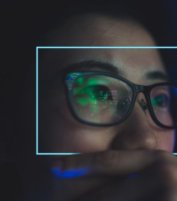 22COM Xeon SocialCarousel EN Production Frame2