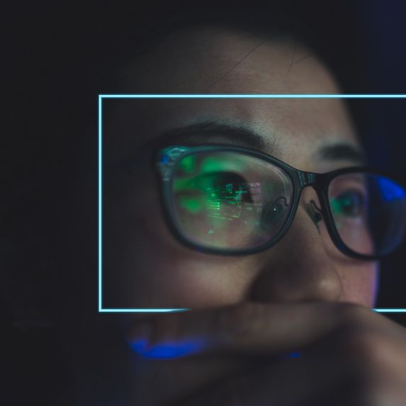 22COM Xeon SocialCarousel EN Production Frame2