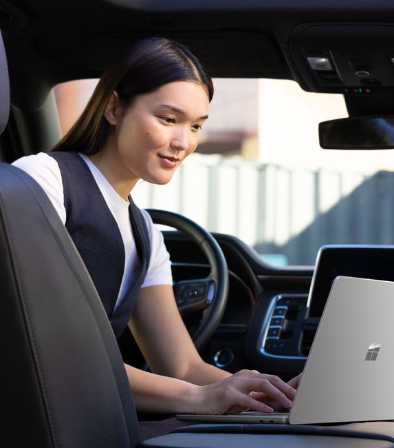 SUR25 COMMR Laptop 13inch Snapdragon Platinum Car 01